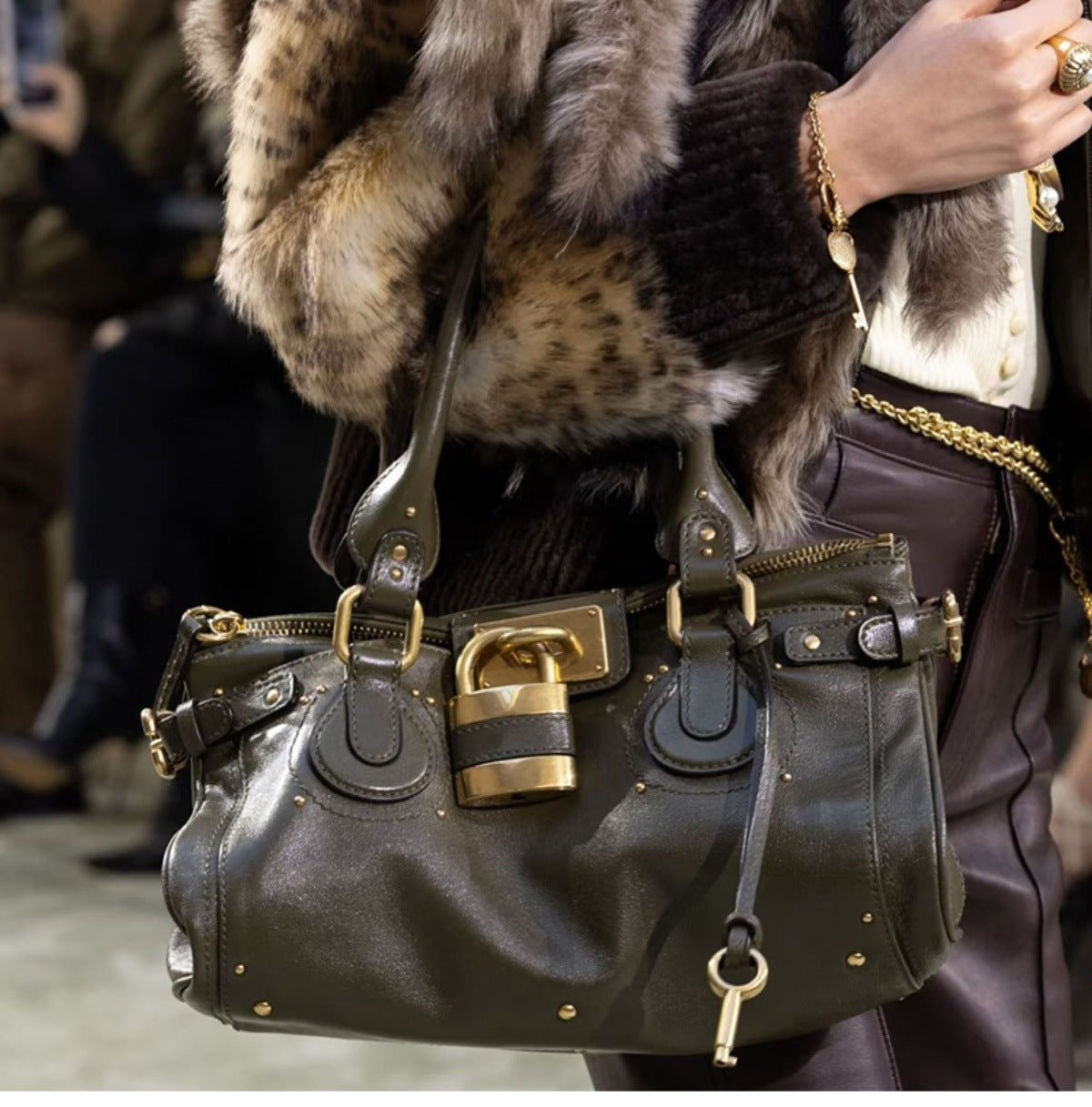 Vintage Distressed Padlock Bag Fashionable Handheld Crossbody Bag for Women